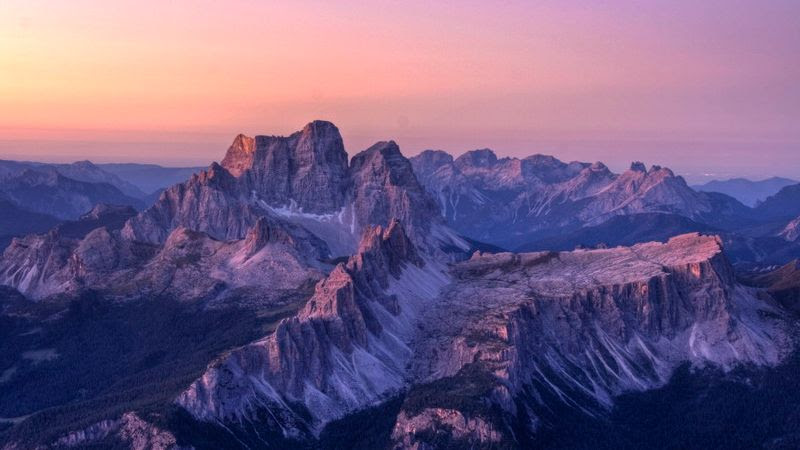 L’alba in Tofana e Marmolada: appuntamenti ad alta quota per vivere esperienze emozionanti sulle cime più alte delle Dolomiti